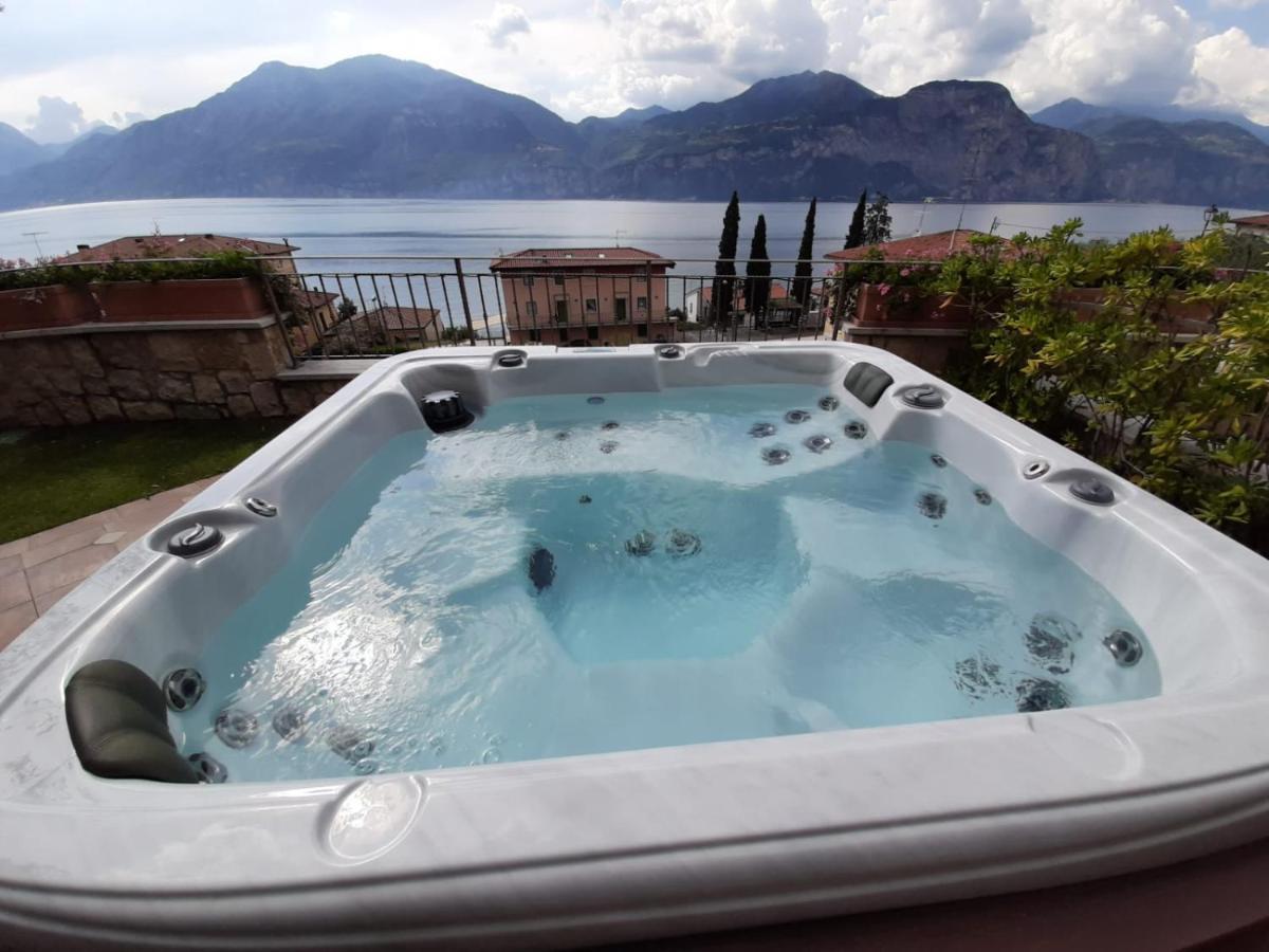 Bmp Apartment Deluxe 2 Jacuzzi Riscaldata Privata Vista Lago Di Garda Brenzone sul Garda Ngoại thất bức ảnh